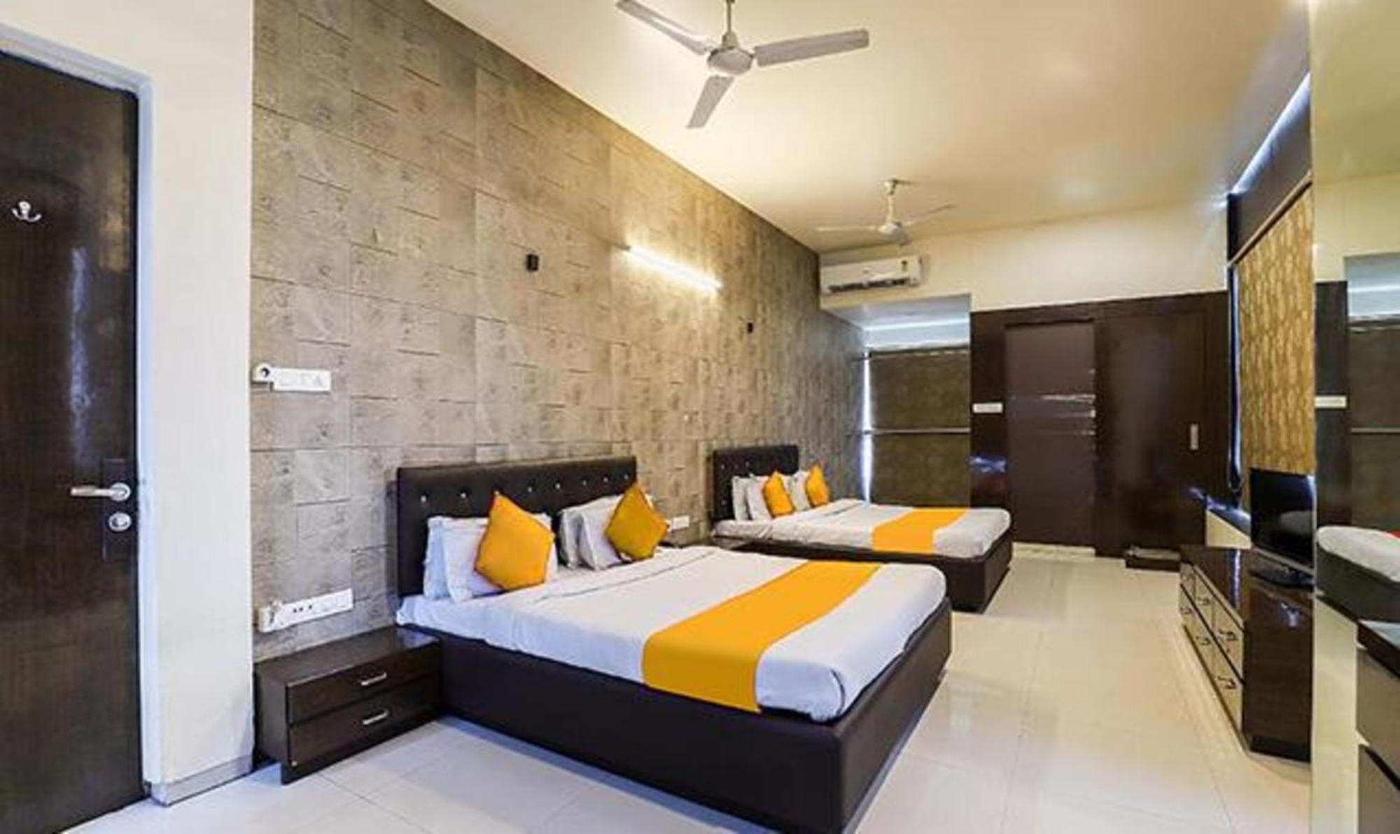 Hotel O Marigold Surat Exterior foto