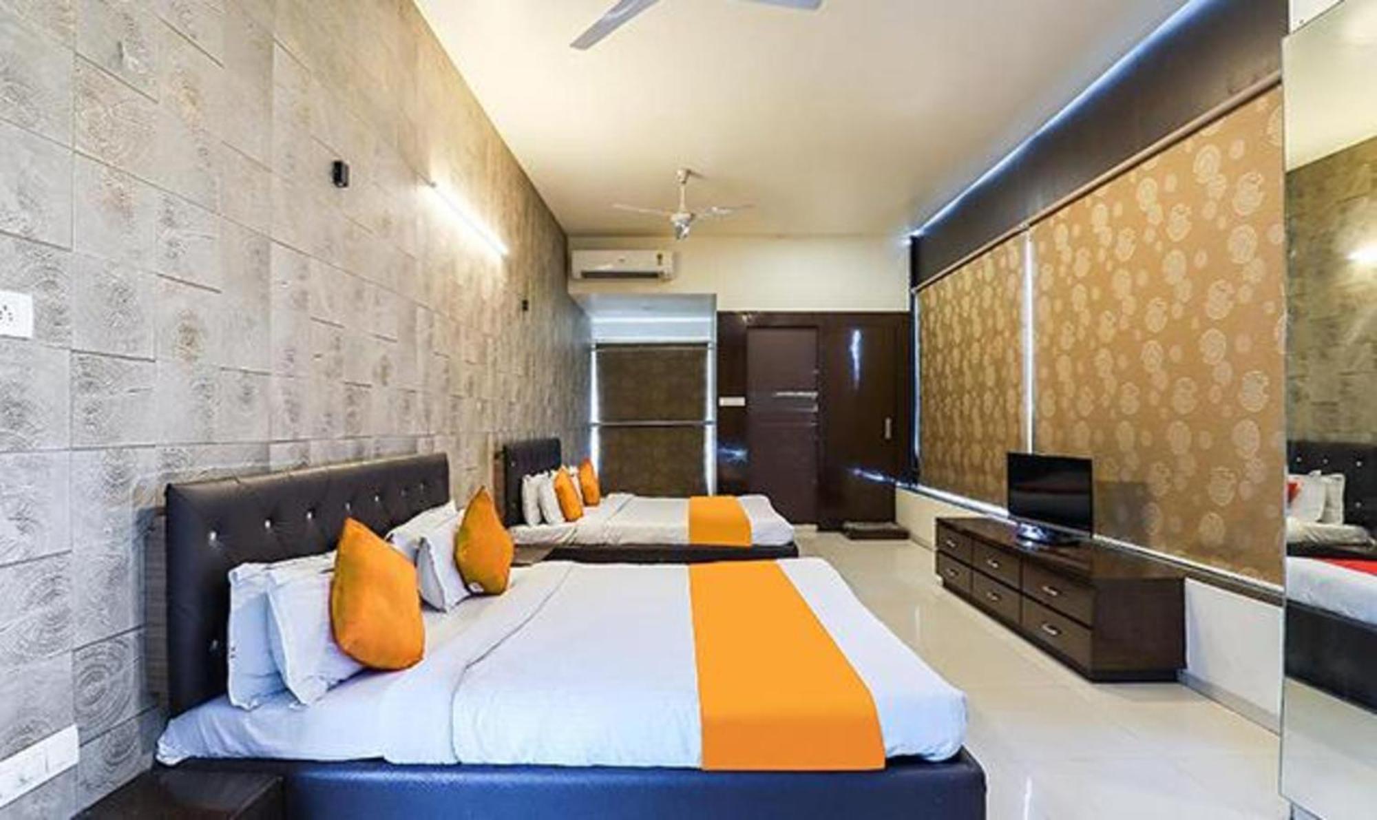 Hotel O Marigold Surat Exterior foto