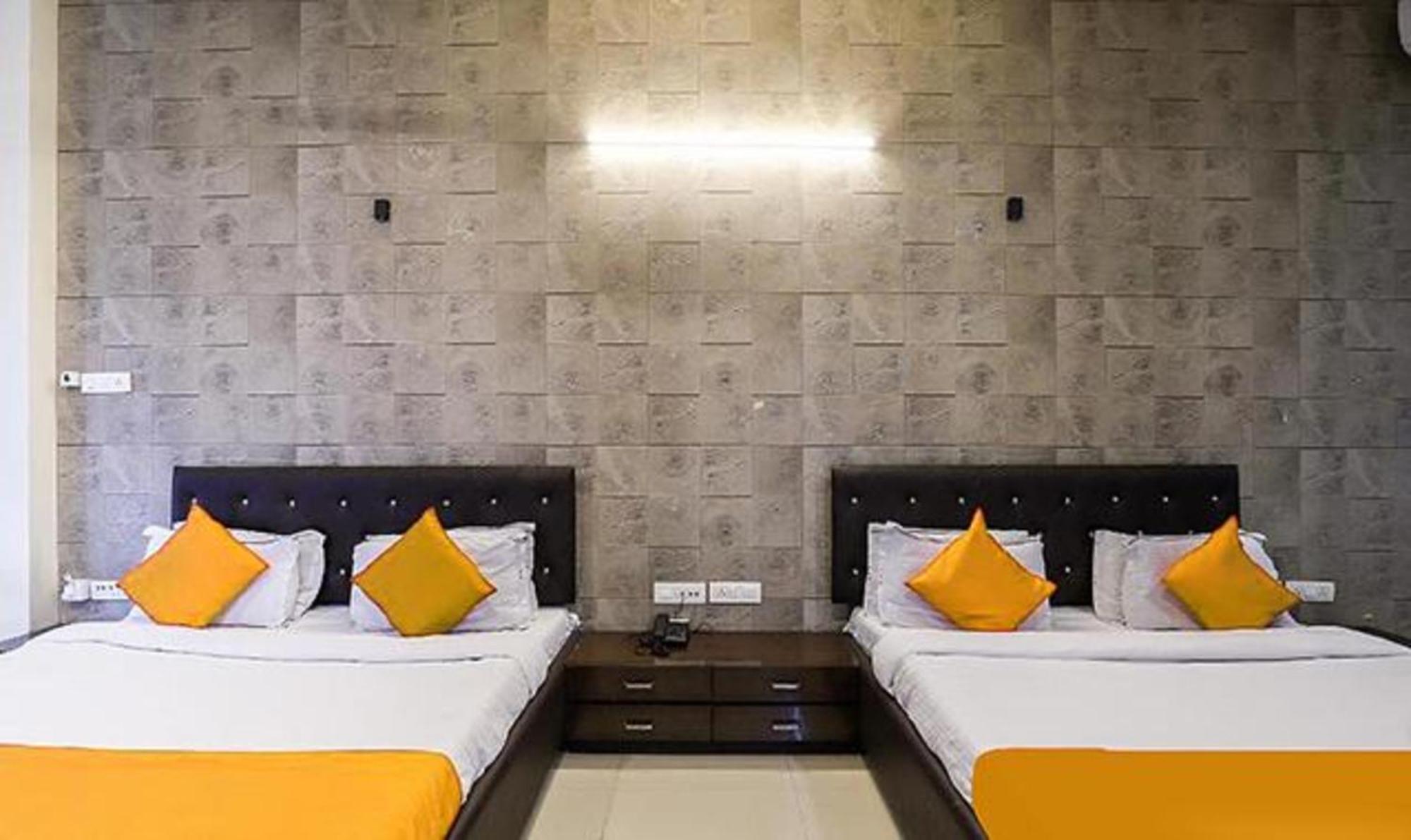Hotel O Marigold Surat Exterior foto