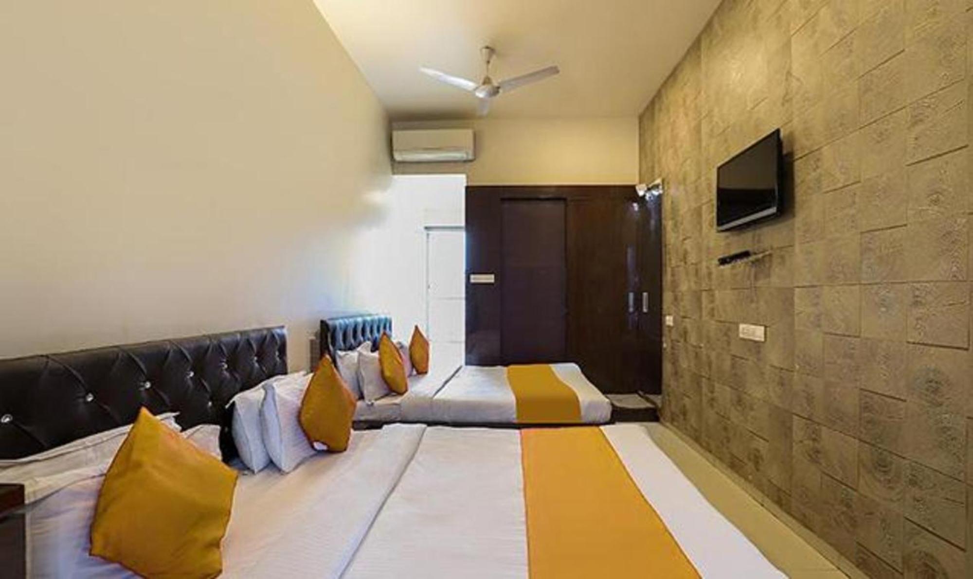 Hotel O Marigold Surat Exterior foto